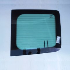 Заднее стекло правая половина для Opel Vivaro (01-13)