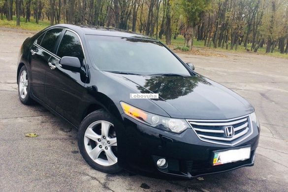Стекло правой передней двери для Honda Accord (08-12)