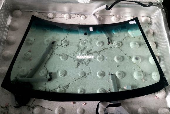 Лобове скло для Mitsubishi Carisma (95-04)